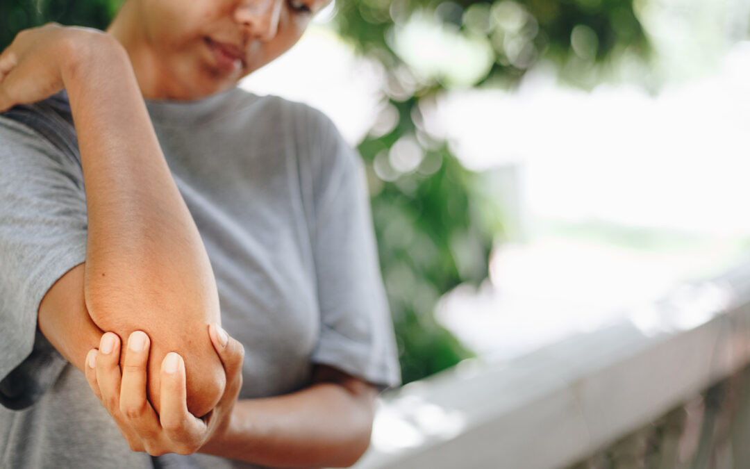 Is My Elbow Broken? Signs, Symptoms & When to Seek Care